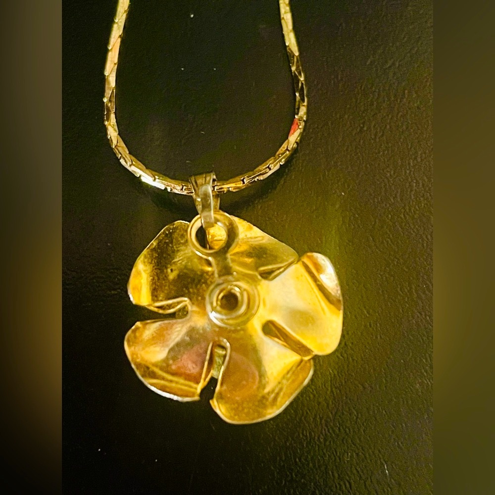 Vintage Gold Tone Floral Rose Pendant Necklace - Picture 8 of 13